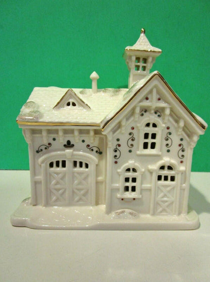 LENOX MisTLETOE ParK CarRIAGE HouSE Village Treasures sculpture -- -- NEW in BOX
